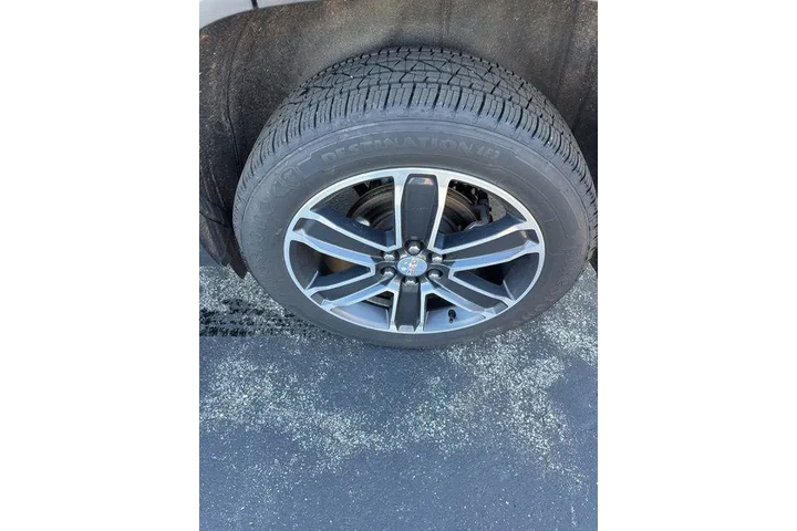 $27990 : GMC Acadia 2021 4x4 SLT 4dr image 7