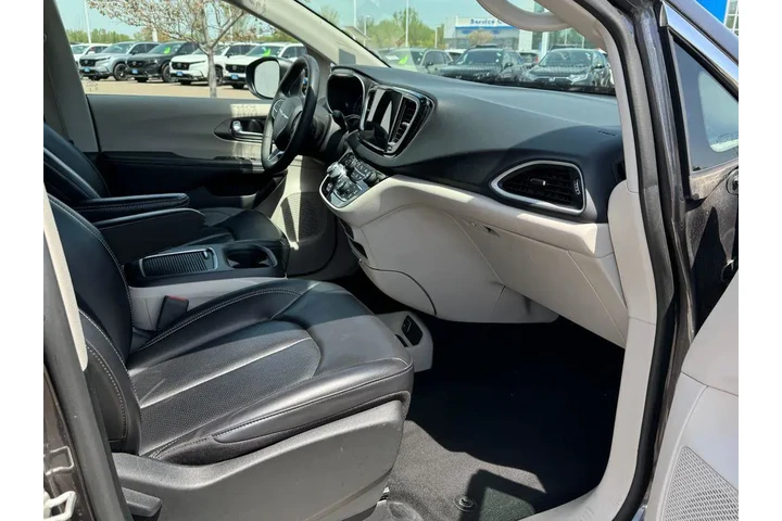 $23899 : Chrysler Pacifica 2023 Touri image 8