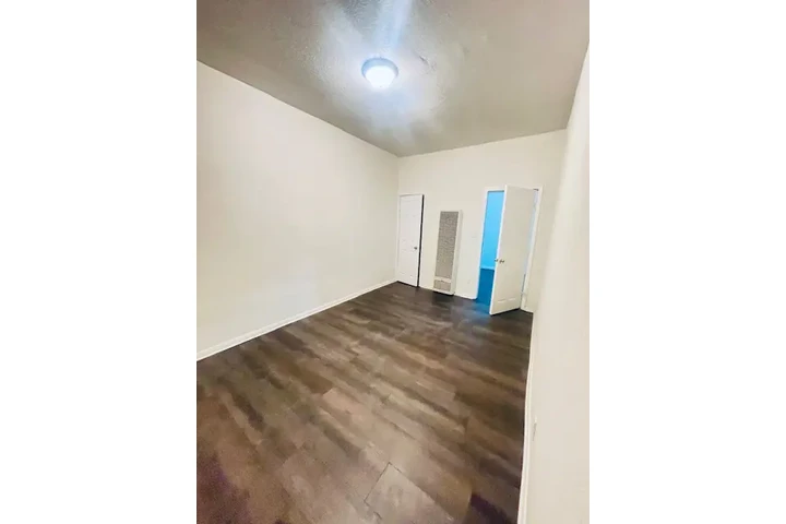 $1750 : 1 BED APT IN HUNTINGTON PARK image 7
