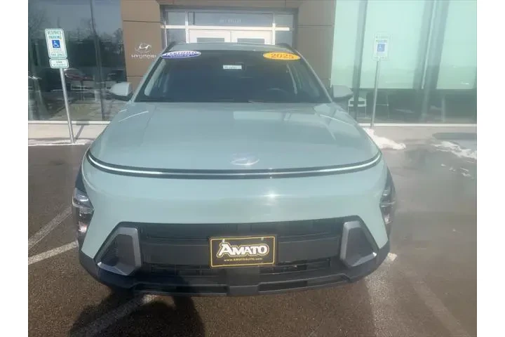 $22988 : Hyundai KONA 2025 AWD SEL 4d image 8