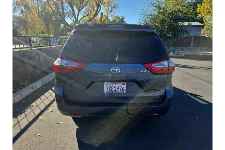 $22995 : Toyota Sienna 2017 LE 7-Pass image 4