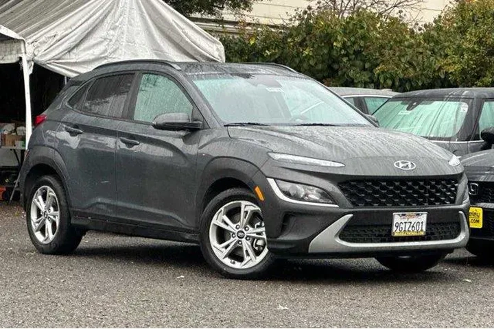 $14881 : Hyundai KONA 2023 AWD SEL 4d image 2