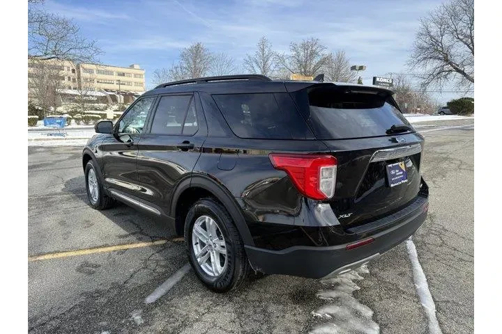 $30985 : Ford Explorer 2022 AWD XLT 4 image 4