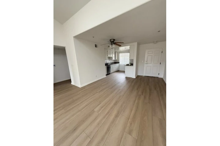 $1500 : MODERNO APTO DE 2 HABITACIONES image 2