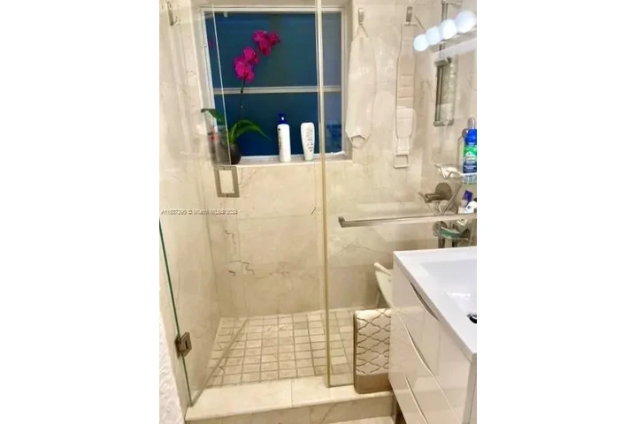 $389000 : Vive en Coral Gable YA...VENTA image 9