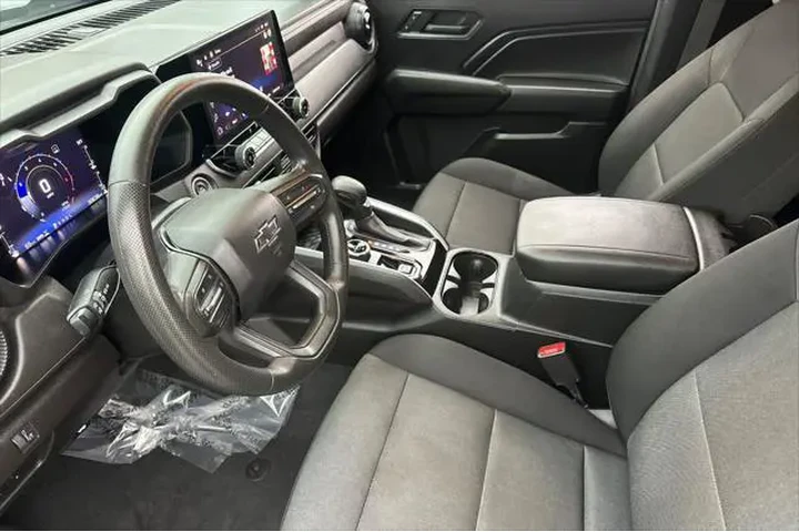 $35990 : Chevrolet Colorado 2023 4x4 image 10