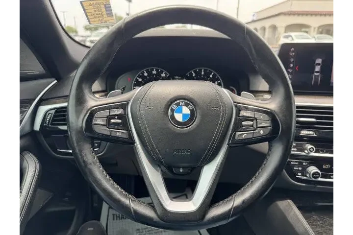 2019 BMW 5 Series 540i image 3