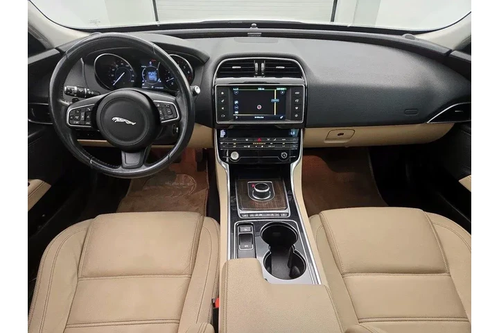 $16998 : Jaguar XE 2017 35t Prestige image 9