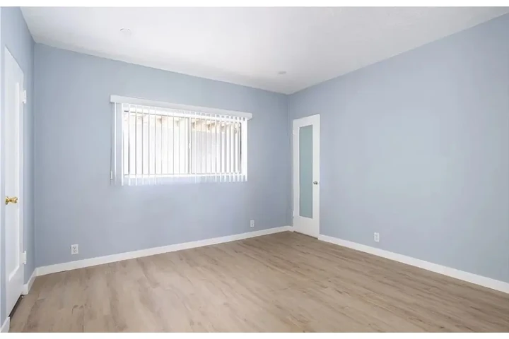 $1 : Cuarto de renta image 1