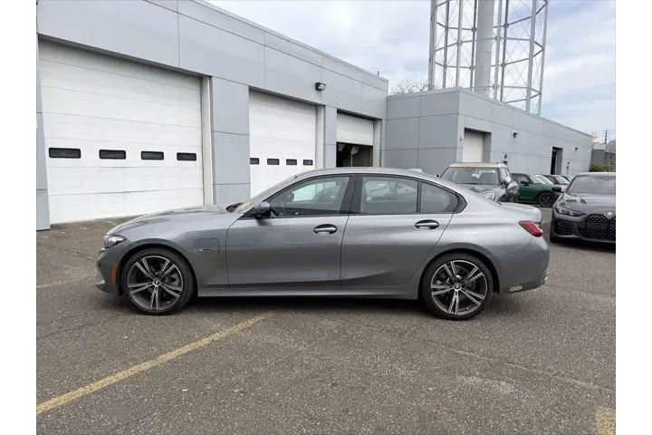 $35943 : BMW 3 Series 2023 AWD 330e x image 3