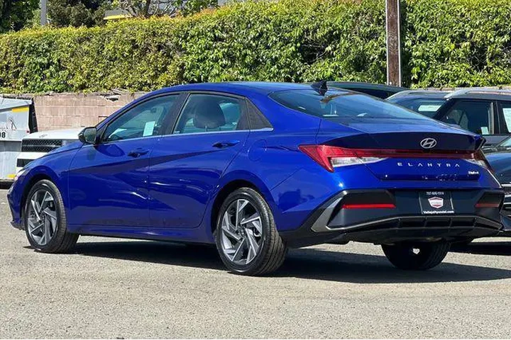 $23390 : Hyundai ELANTRA 2025 Limited image 9
