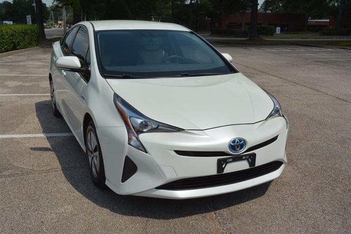 2016 Prius Four image 4