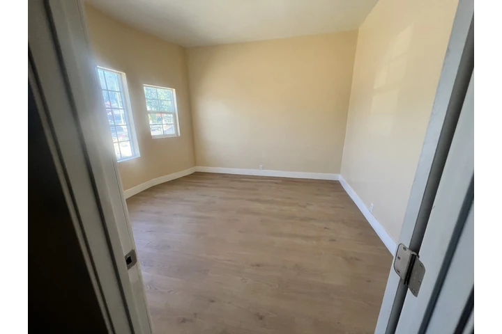 $750 : Cuarto grande remodelado nuevo image 1
