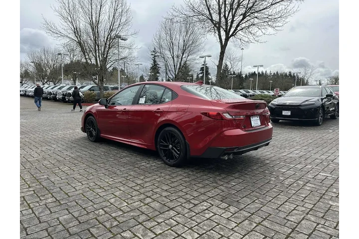$32681 : Toyota Camry 2025 AWD SE 4dr image 5