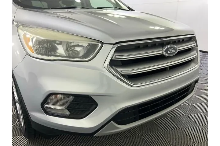 $10405 : Ford Escape 2017 AWD SE 4dr image 10