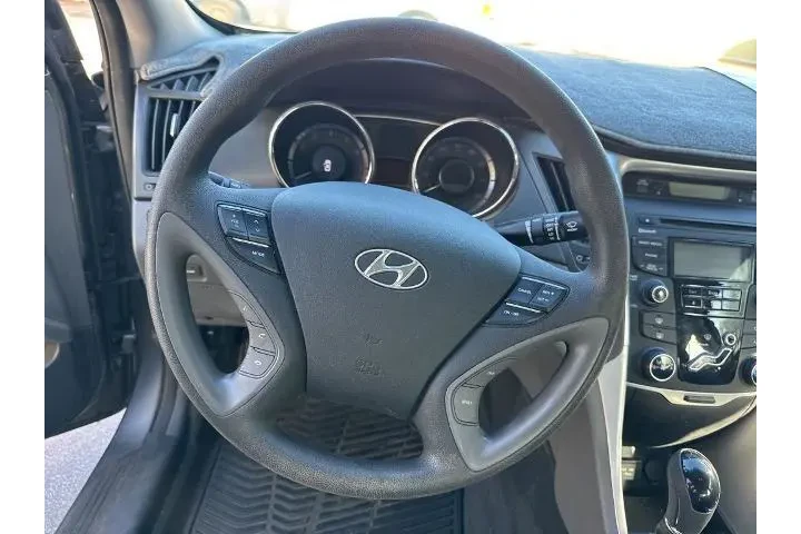 $8139 : Hyundai SONATA 2013 GLS 4dr image 8