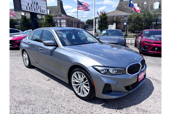2024 BMW 3 Series 330i Sedan image 2