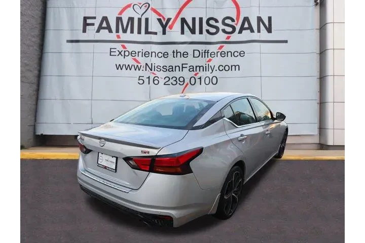 $25109 : Nissan Altima 2023 2.5 SR 4d image 4