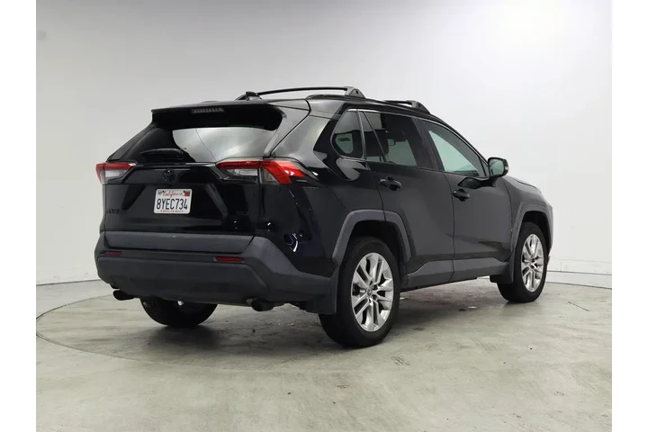 $27998 : Toyota RAV4 2021 XLE Premium image 8
