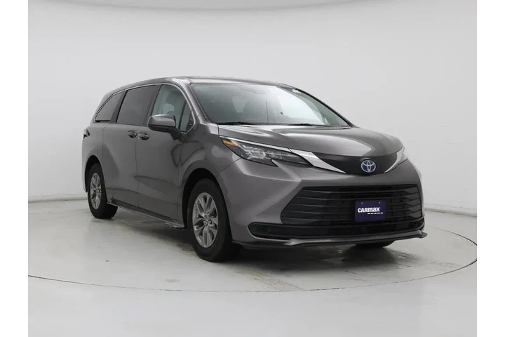 $35998 : Toyota Sienna 2024 LE 8-Pass image 1