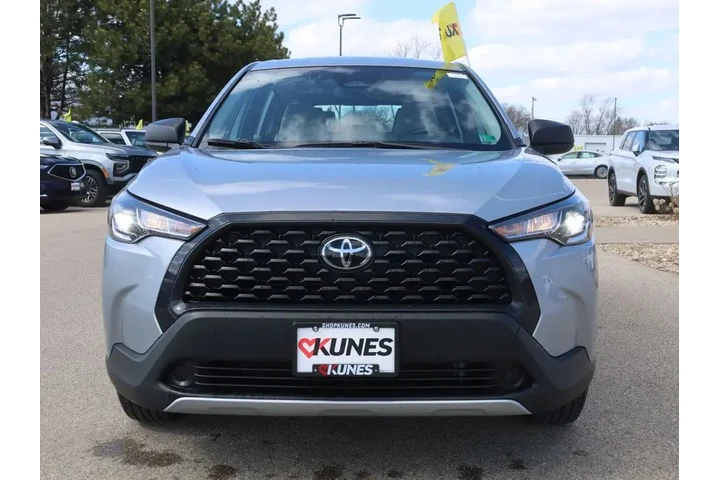 $24677 : Toyota Corolla Cross 2024 AW image 3