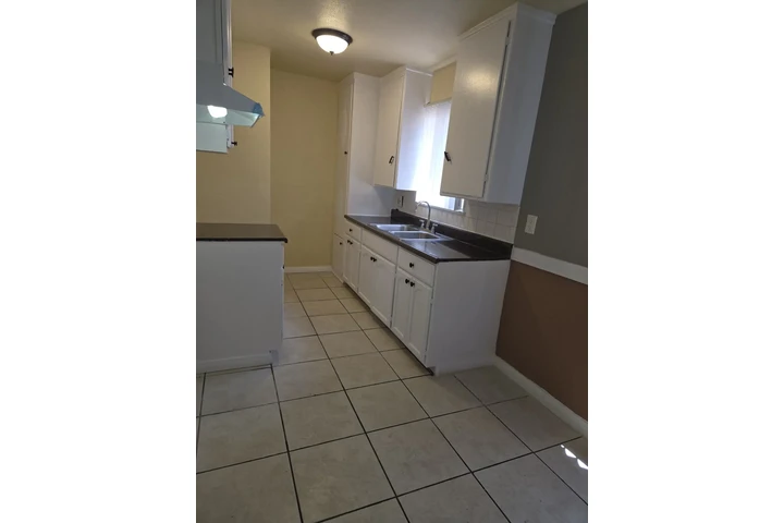 MAYWOOD 5024 EAST 59TH PLACE image 3
