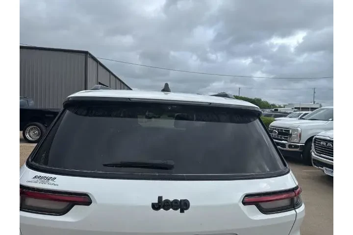 $29804 : Jeep Grand Cherokee L 2023 4 image 4