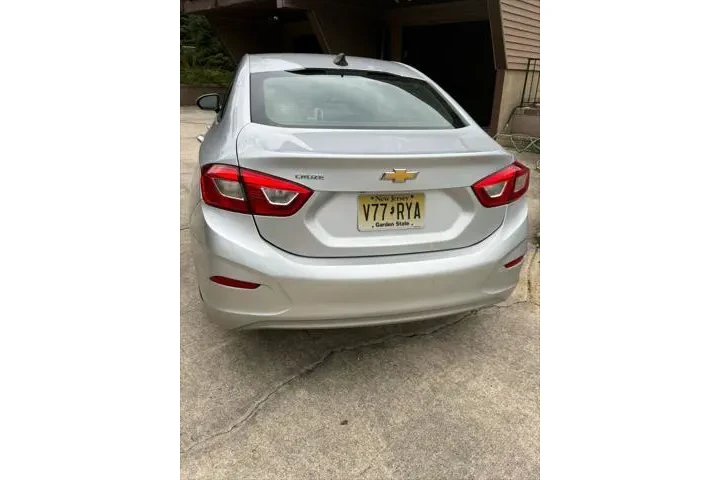 $7998 : Chevrolet Cruze 2018 LS Auto image 4