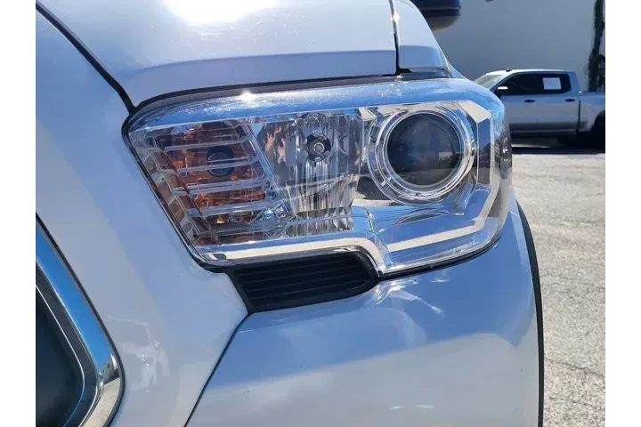 $32000 : Toyota Tacoma 2023 4x2 TRD O image 10