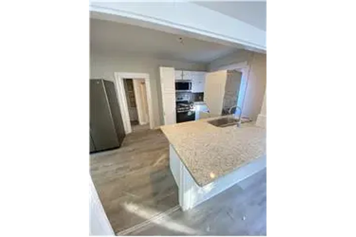 $1900 : Rental property with 2 bedro image 6