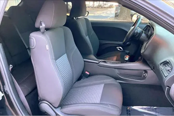 $22995 : Dodge Challenger 2023 SXT 2d image 7