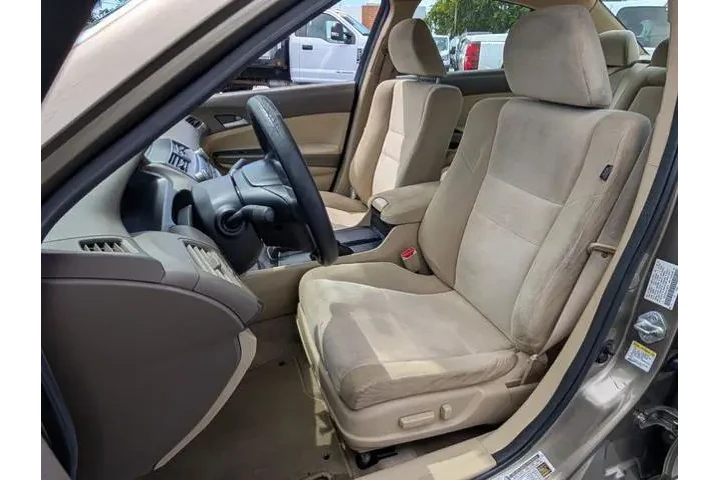 $5997 : Honda Accord 2010 LX-P 4dr S image 7