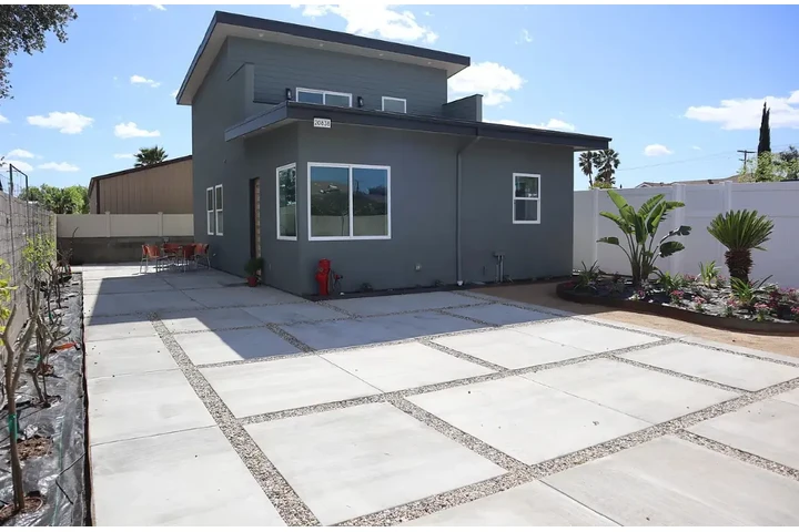 $3150 : 3 bedroom house available image 1