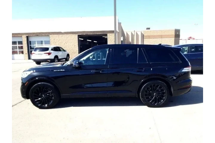 $39995 : 2022 Aviator Reserve image 9