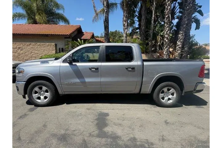 $35967 : Ram 1500 2025 4x4 Big Horn 4 image 9