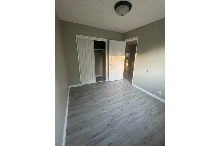$2050 : 88th St./Avalon- 2 recs/1 bano image 2