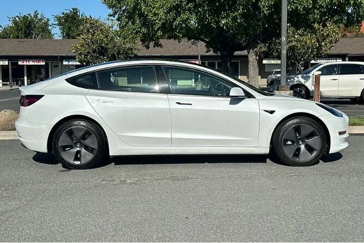 $25990 : Tesla Model 3 2023 4dr Sedan image 2