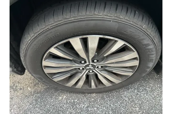 $15998 : Mitsubishi Outlander 2020 AW image 8