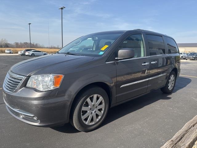 $12245 : Pre-Owned 2016 Town & Country image 3