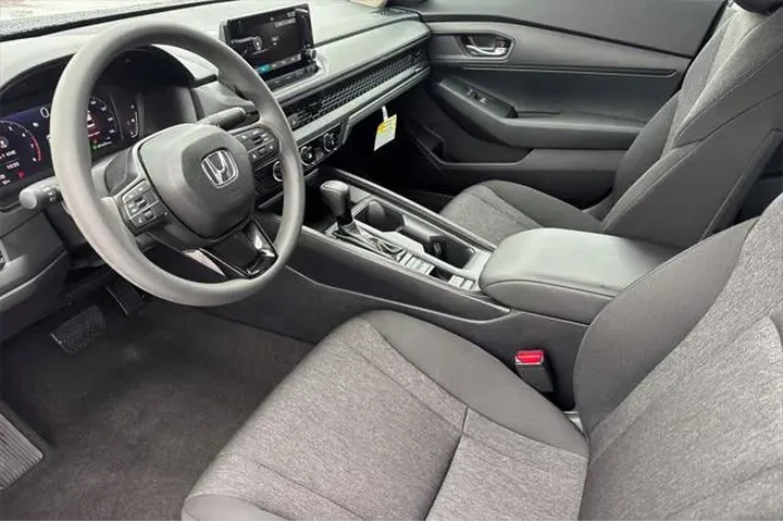 $26495 : Honda Accord 2025 LX 4dr Sed image 9