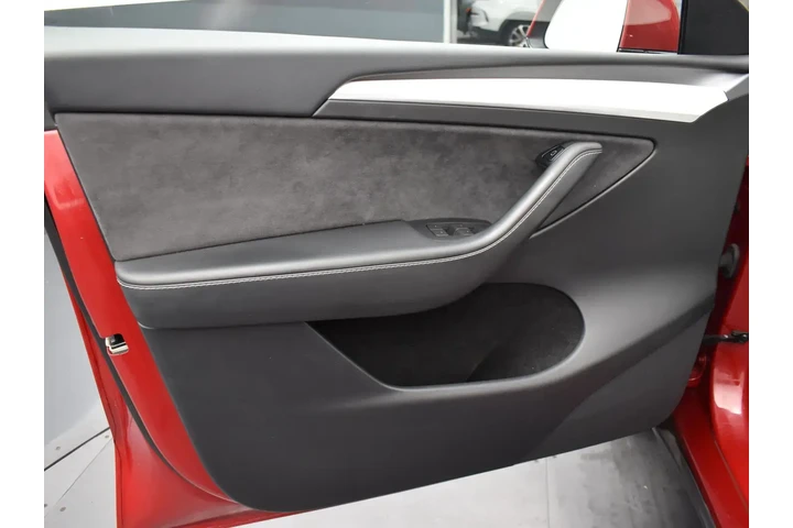 $29952 : Tesla Model Y 2023 AWD 4dr C image 9