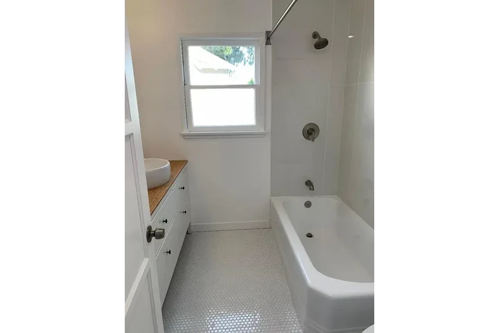 $1500 : Santa Ana - Home Available image 6