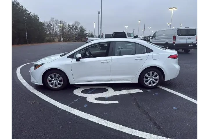 $22774 : Toyota Corolla 2025 LE 4dr S image 3
