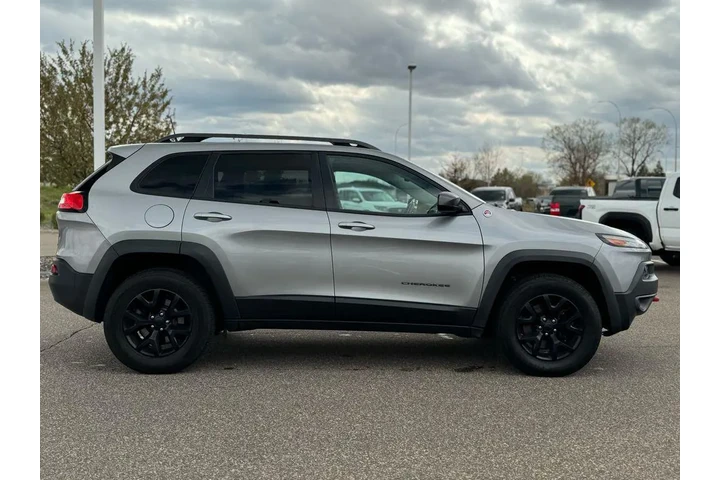 $13333 : Jeep Cherokee 2016 4x4 Trail image 6