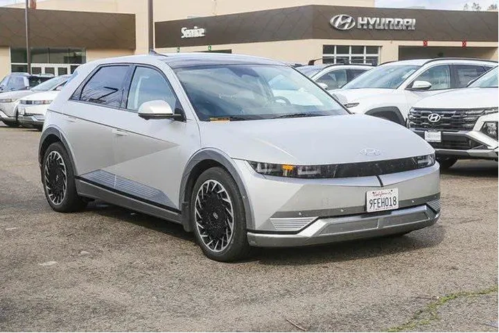 $29991 : Hyundai IONIQ 5 2023 AWD Lim image 5