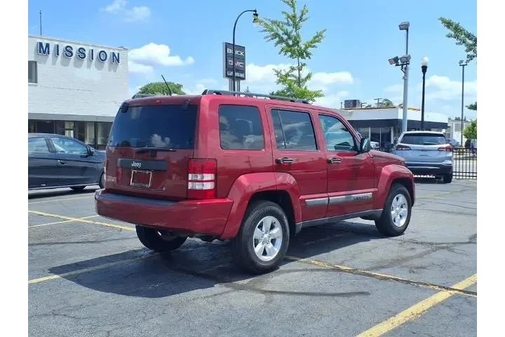 Jeep Liberty 2012 4x4 Sport image 4