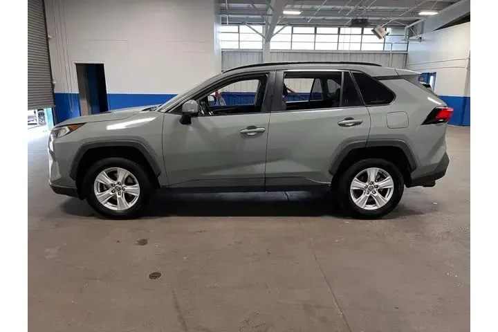 $23784 : Toyota RAV4 2021 XLE 4dr SUV image 6