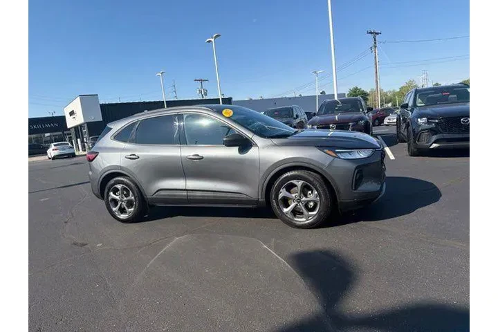 $28980 : Ford Escape 2025 ST-Line 4dr image 4