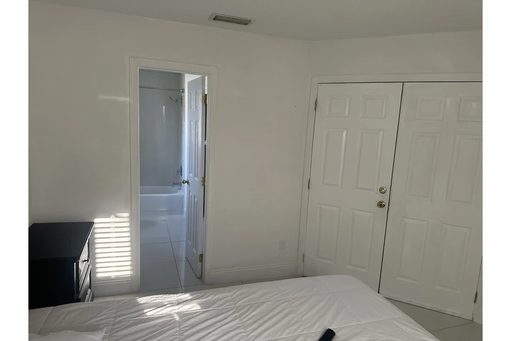 $925 : CUARTO AMUEBLADO image 3