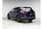 $23998 : Volkswagen Tiguan 2023 SE 4d thumbnail